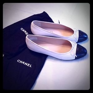 Chanel Ballet flats- Black and White.